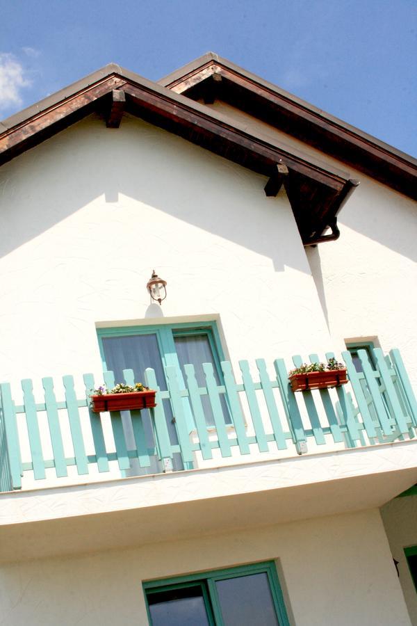 Fragaria Hotel Zimandcuz Екстериор снимка