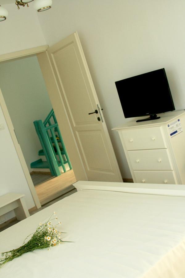 Fragaria Hotel Zimandcuz Екстериор снимка