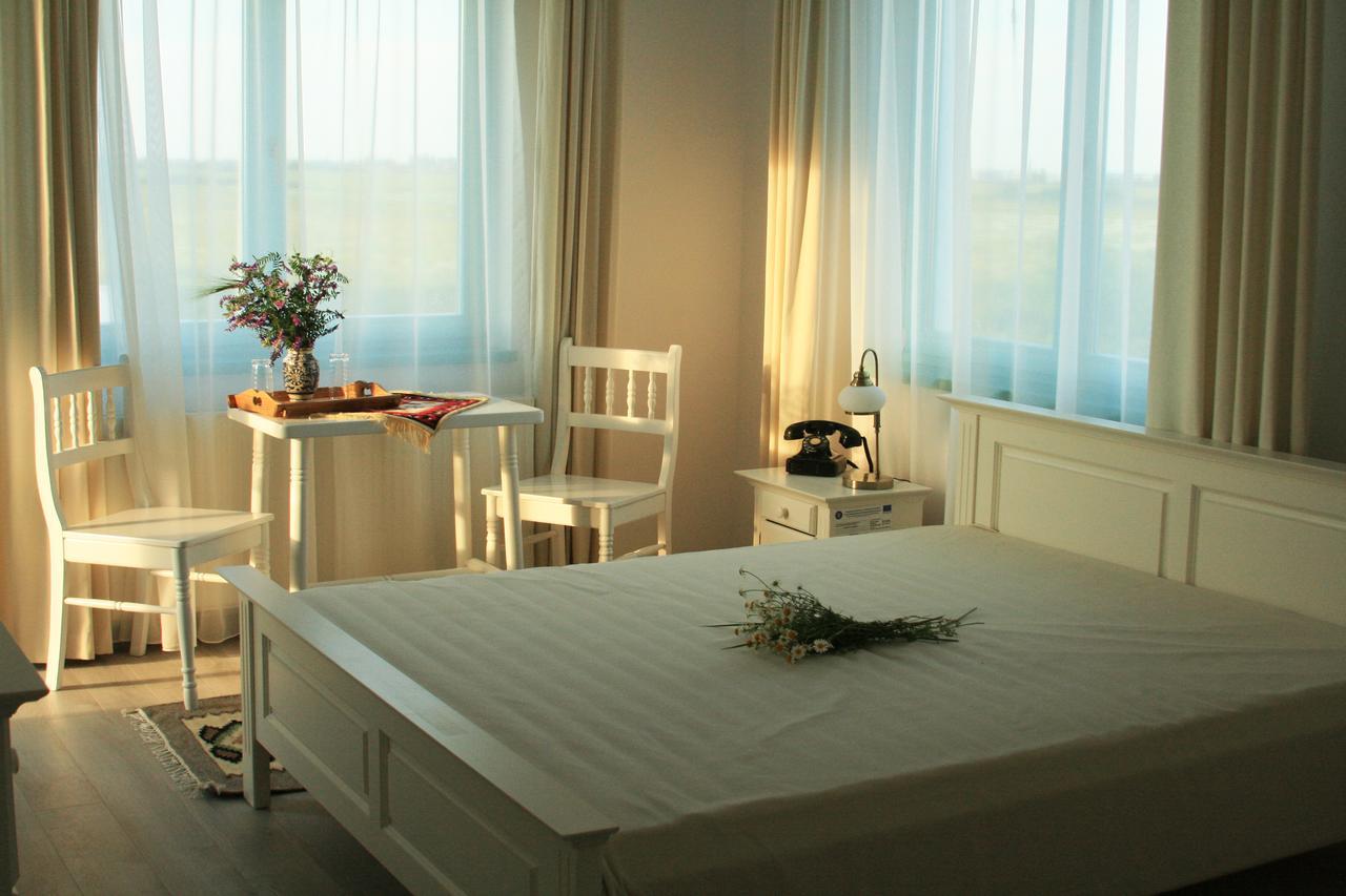 Fragaria Hotel Zimandcuz Екстериор снимка